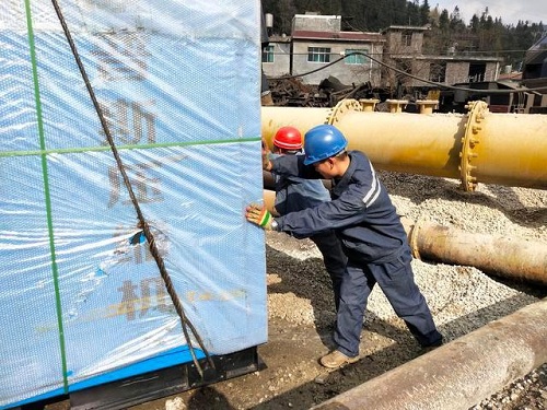 盘江|山脚树矿两台螺杆式空气压缩机安装落户