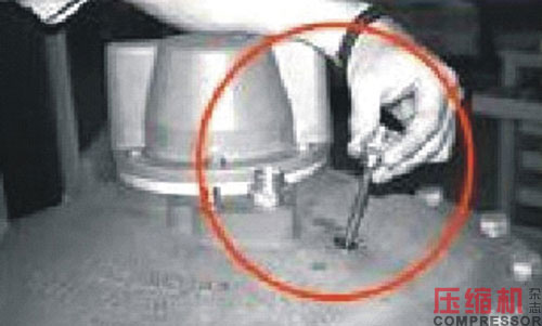 空压机油分跑油故障分析