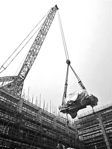 东华科技完成晋巨项目压缩机组吊装