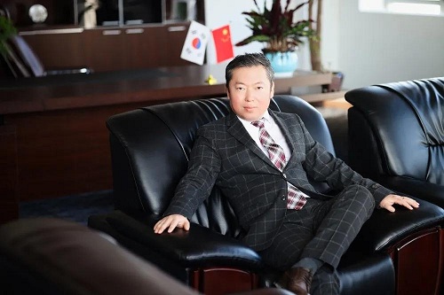 海拓宾集团总裁尹海日获评“产业促进先进个人”